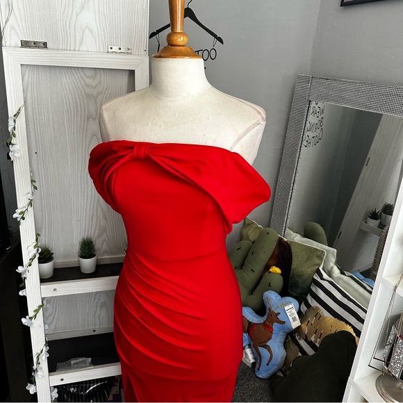 Red bridesmaid dress with thigh slit size small - Picture 9 of 9